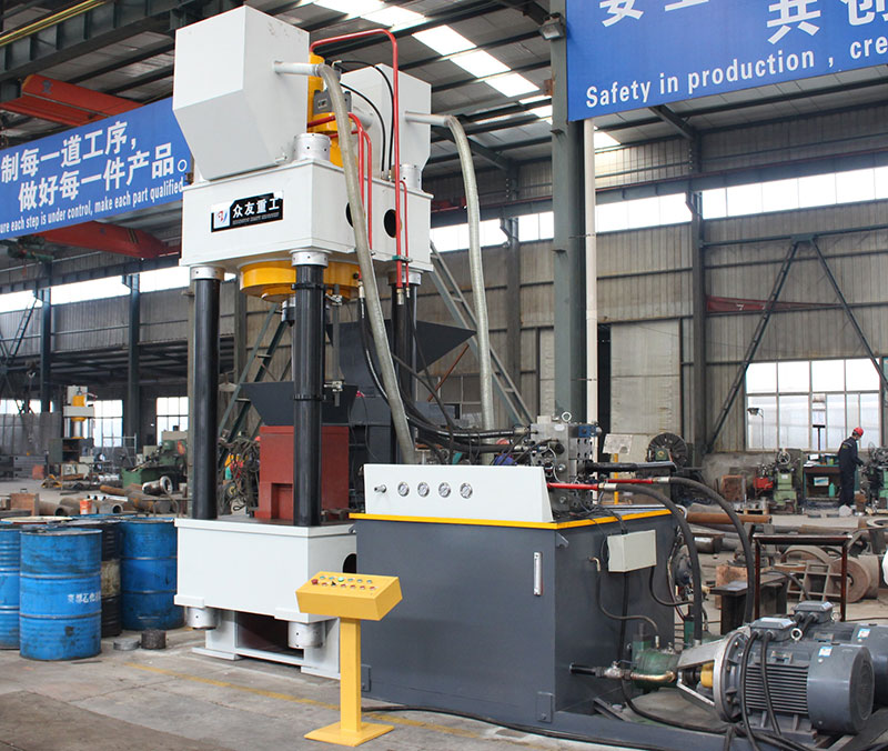 四柱油壓機