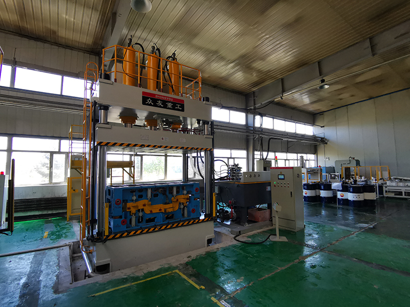 315噸三梁四柱油壓機廠家直銷汽車內(nèi)飾液壓機