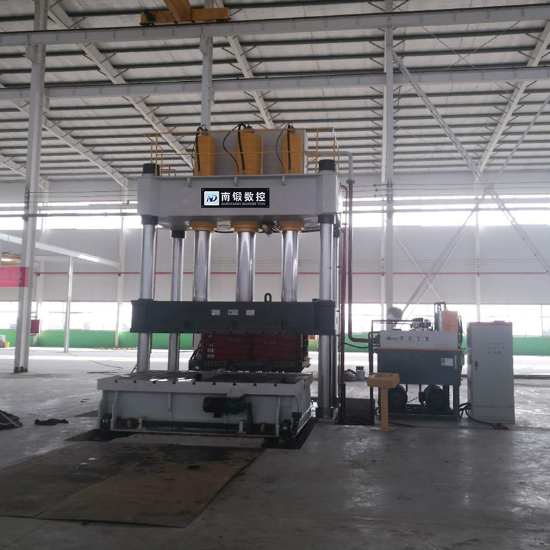 630噸四柱油壓機帶移動工作臺帶液壓墊液壓機壓汽車內(nèi)飾油壓機