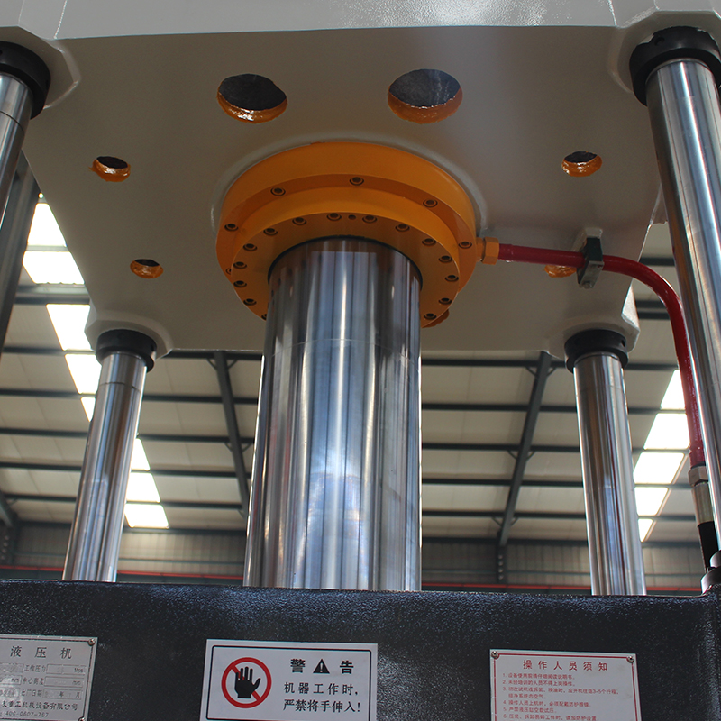 200T四柱油壓機(jī)，200噸常規(guī)三梁四柱油壓機(jī)