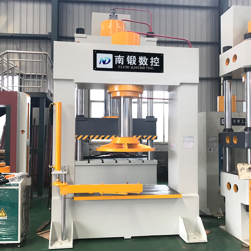 200t龍門(mén)油壓機(jī)200t壓制工程車(chē)叉車(chē)實(shí)心輪胎快速壓胎油壓機(jī)
