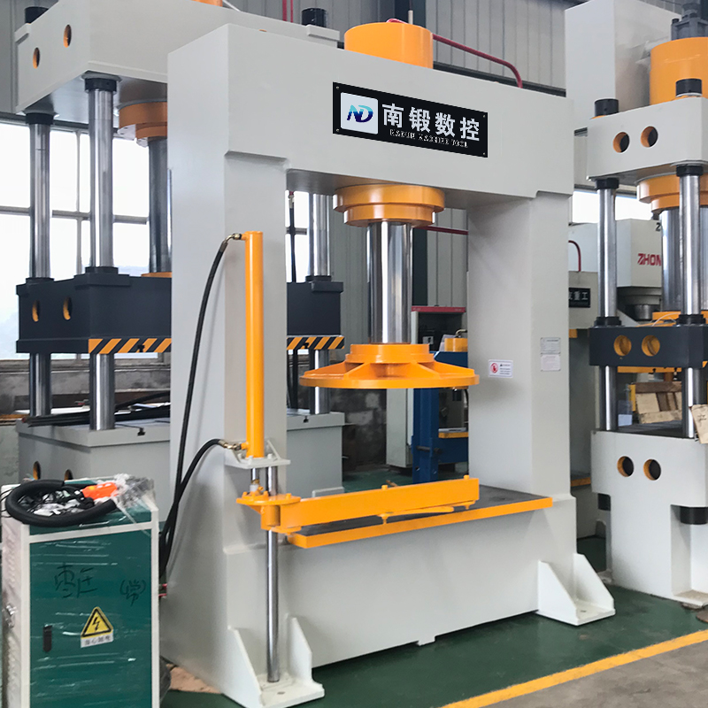 200t龍門(mén)油壓機(jī)200t壓制工程車(chē)叉車(chē)實(shí)心輪胎快速壓胎油壓機(jī)