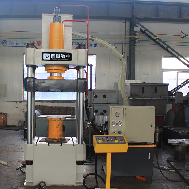 滕州200T四柱油壓機，200噸壓裝成型油壓機